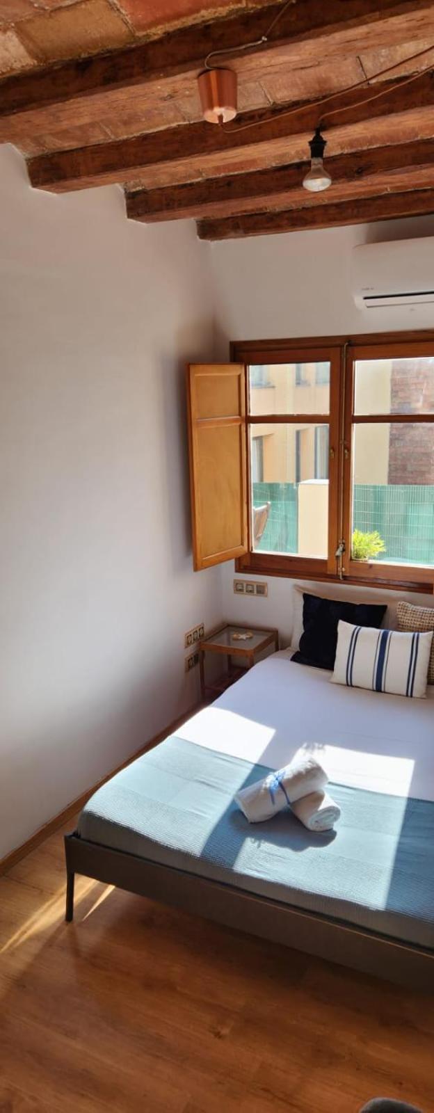 Near Ramblas - Only For Over 32 Days *