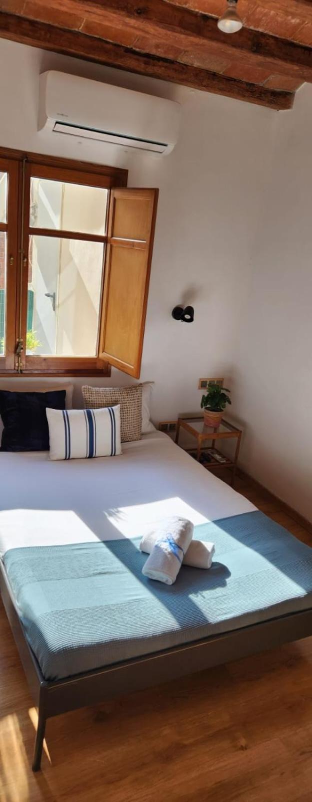 Near Ramblas - Only For Over 32 Days Barcelone
